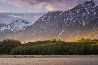 Calm Below the Noisy Peaks