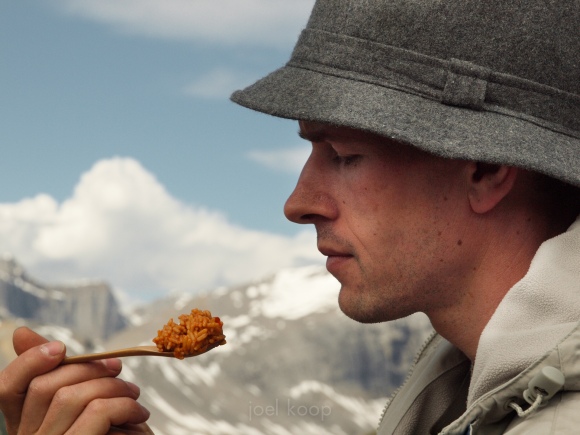 eating-food-while-camping-in-mountains