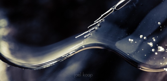 ice-edges-and-curves-abstract-photo