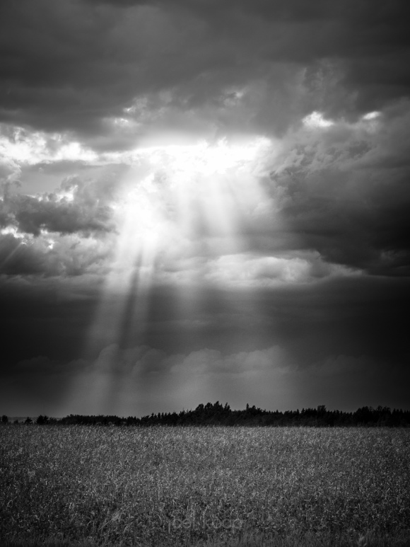 sun-rays-through-broken-clouds_0