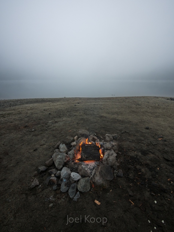 morning-fog-and-fire-on-davis-lake